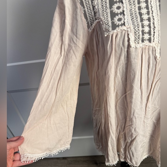 POL Cream Embroidered lace long sleeve flowy tunic top - Picture 2 of 8